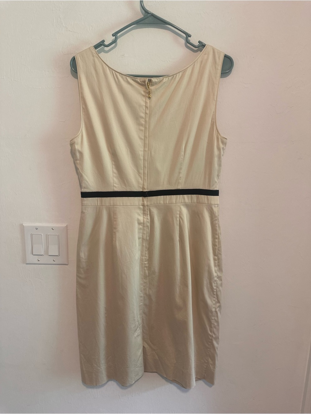 Kate Spade Sleeveless Sheath Dress Black Bow Career Beige Sz 8 - Picture 4 of 5